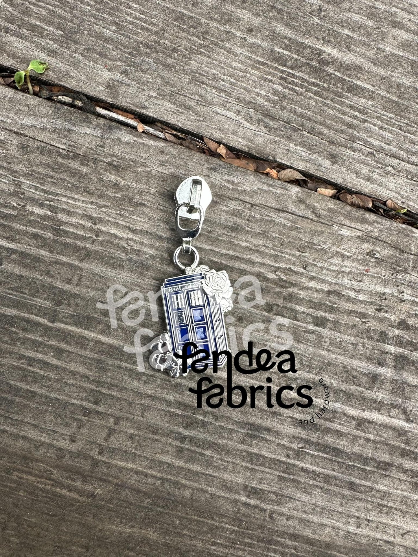 Police Box Zipper Pull  - RTS